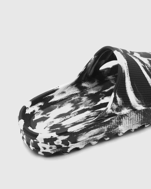 Stylish Zig Zag Printed Sliders in Black & White - Image 7